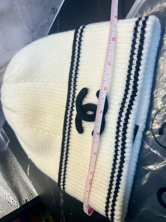 CHANEL Fashion Cream & Black Knit Embroidered CC’s Thick CASHMERE/Wool Beanie - Picture 6 of 6